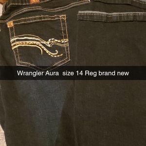 Wrangler Aura 14 Regular